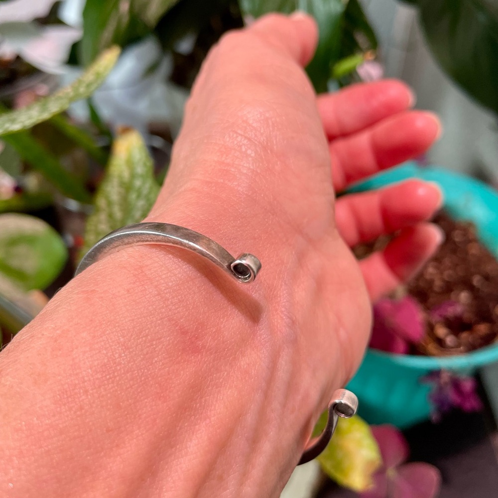 Lovely sleek Taxco sterling silver cuff bracelet. - Picture 5 of 6